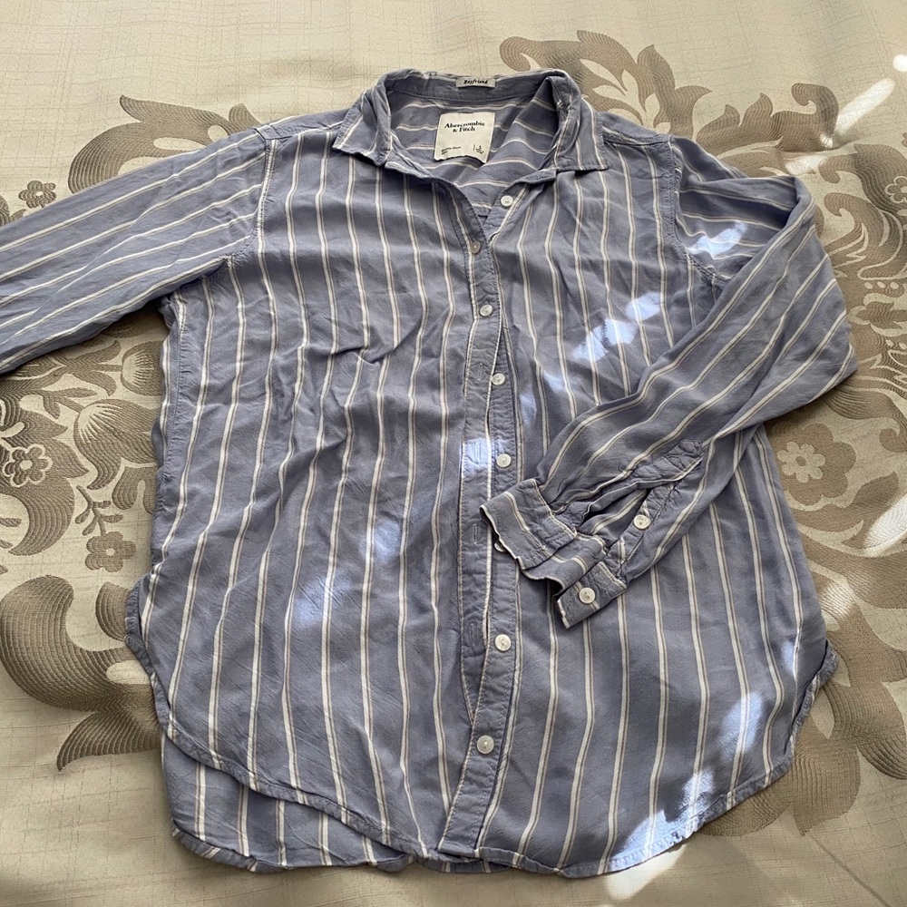 A&F women’s button down shirt
